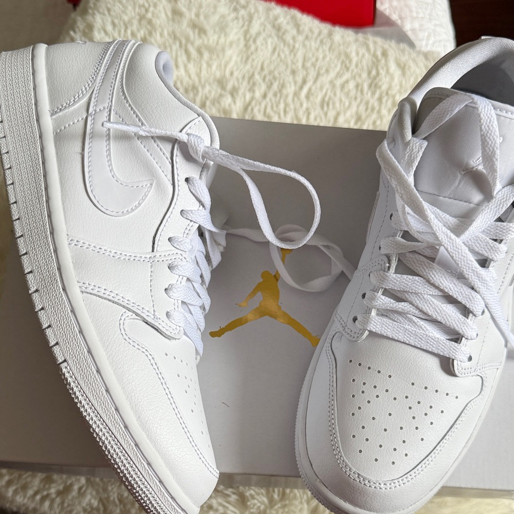 White Air Jordan 1 Low Sneakers